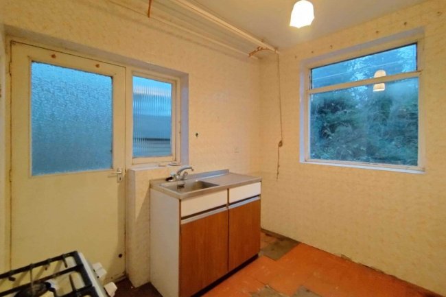 25 Netherpark Drive, Gidea Park, Romford, Essex, RM2 5RJ 3