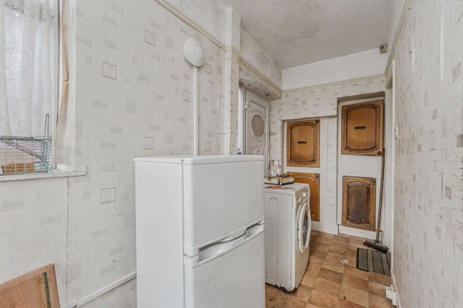 82 Castlewood Road, Salford, Greater Manchester, M7 3GW 4