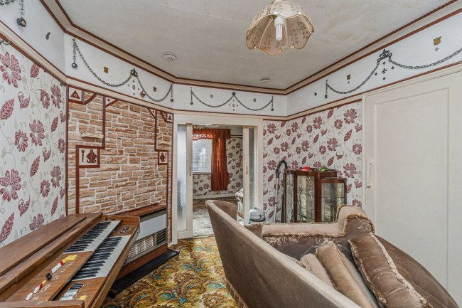 82 Castlewood Road, Salford, Greater Manchester, M7 3GW 4