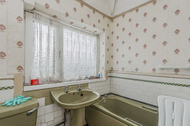 82 Castlewood Road, Salford, Greater Manchester, M7 3GW 4