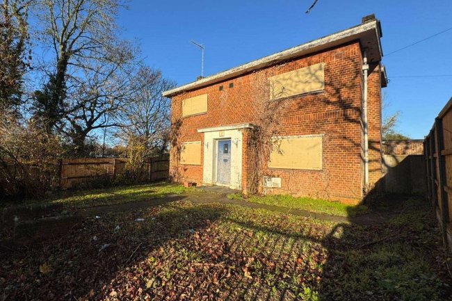 Former School Caretakers House, De Bohun Primary School, Green Road, London N14 4AD 5