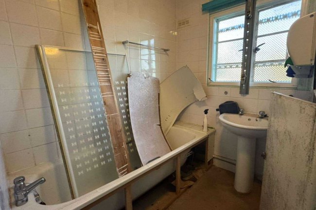 Former School Caretakers House, De Bohun Primary School, Green Road, London N14 4AD 5