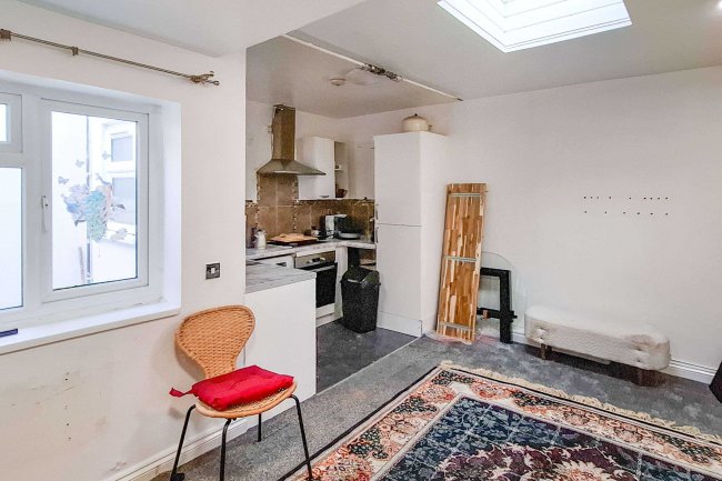 8 Oldham Terrace, Acton, London, W3 6LS 10