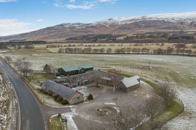 Highland Steading, 
with Cafe and Holiday Accommodation, Laggan Bridge, By Newtonmore, PH20 1BT 2
