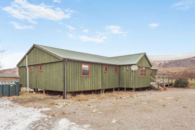 Highland Steading, 
with Cafe and Holiday Accommodation, Laggan Bridge, By Newtonmore, PH20 1BT 2