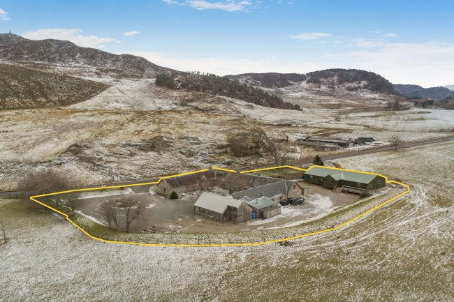 Highland Steading, 
with Cafe and Holiday Accommodation, Laggan Bridge, By Newtonmore, PH20 1BT 2