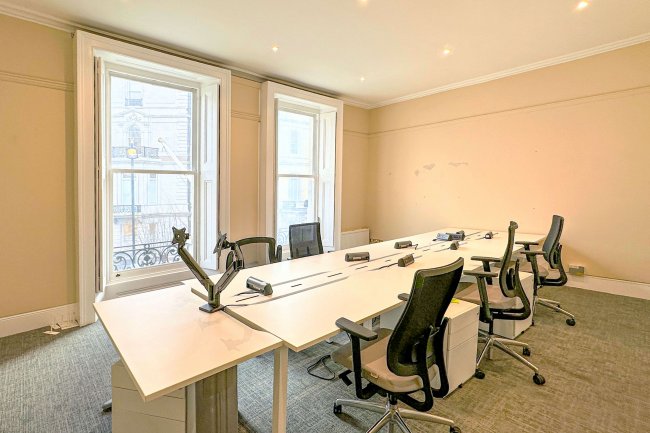 34 Grosvenor Gardens, London SW1W 0DH 6