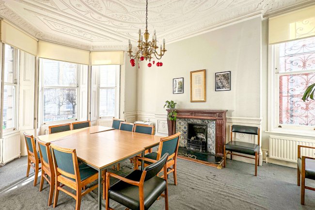 34 Grosvenor Gardens, London SW1W 0DH 6