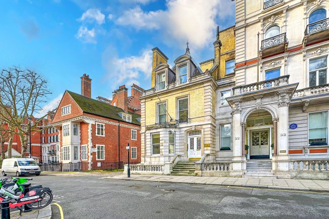 34 Grosvenor Gardens, London SW1W 0DH 6