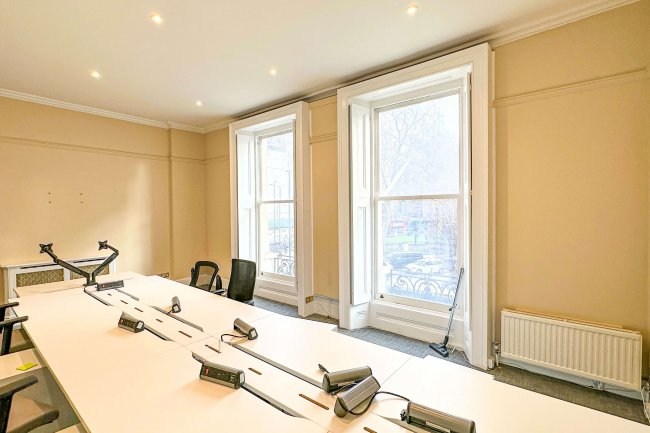 34 Grosvenor Gardens, London SW1W 0DH 6