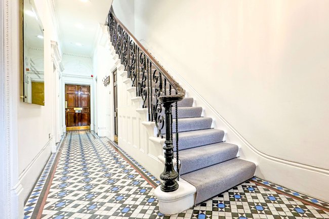 34 Grosvenor Gardens, London SW1W 0DH 6