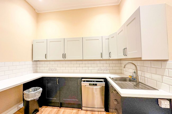 34 Grosvenor Gardens, London SW1W 0DH 6