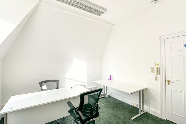 34 Grosvenor Gardens, London SW1W 0DH 6