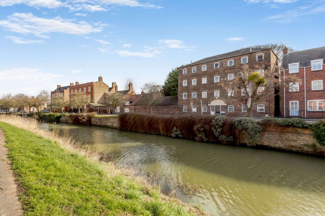 Beechfield House, High Street, Spalding PE11 1UD 3