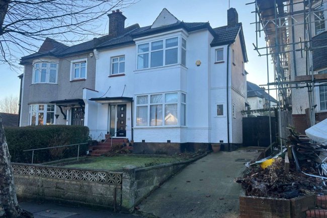 19 Pollards Hill North, Norbury, London SW16 4NJ 10