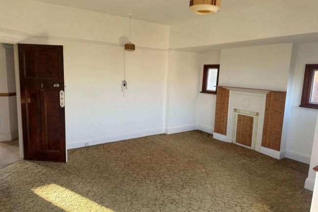19 Pollards Hill North, Norbury, London SW16 4NJ 10
