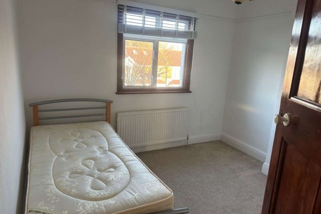 19 Pollards Hill North, Norbury, London SW16 4NJ 10