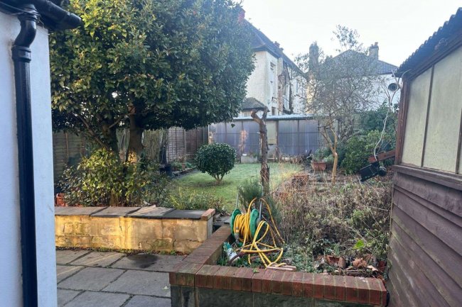 19 Pollards Hill North, Norbury, London SW16 4NJ 10