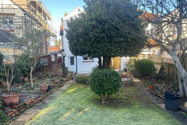 19 Pollards Hill North, Norbury, London SW16 4NJ 10