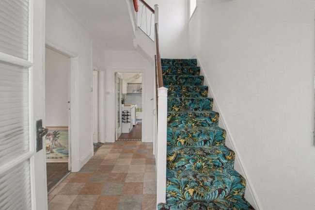 881 High Lane, Stoke-on-Trent, Staffordshire, ST6 6HQ 1