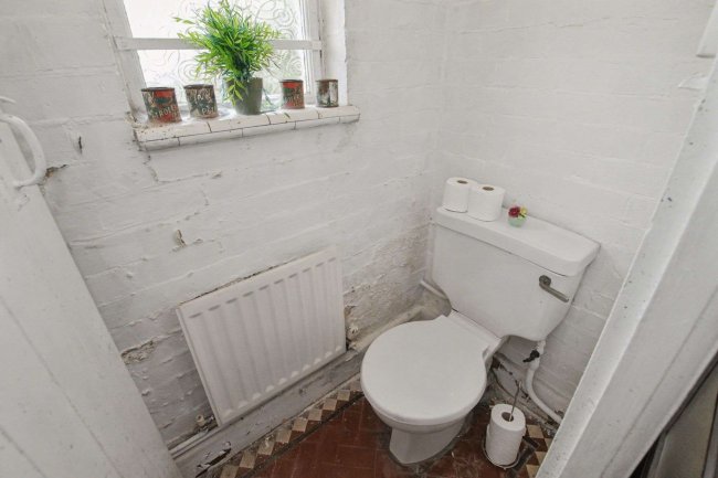 881 High Lane, Stoke-on-Trent, Staffordshire, ST6 6HQ 1