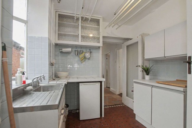 881 High Lane, Stoke-on-Trent, Staffordshire, ST6 6HQ 1