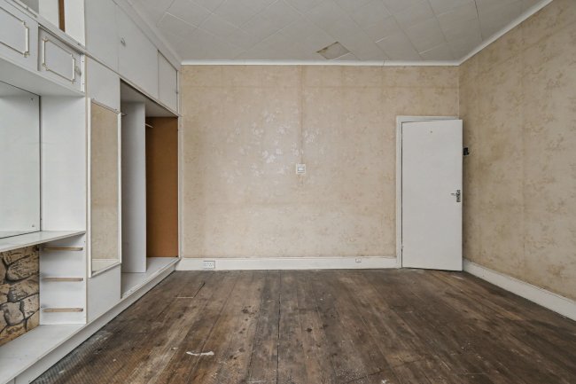 225 Fratton Road, Portsmouth PO1 5HA 2