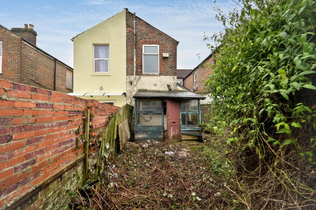 225 Fratton Road, Portsmouth PO1 5HA 2