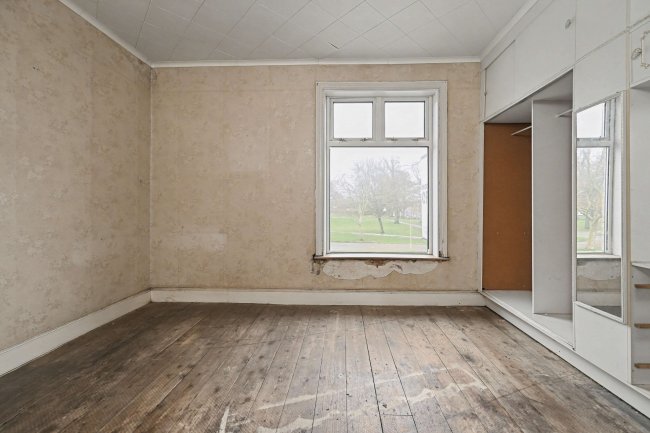 225 Fratton Road, Portsmouth PO1 5HA 2