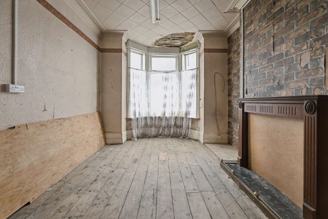 225 Fratton Road, Portsmouth PO1 5HA 2