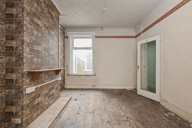 225 Fratton Road, Portsmouth PO1 5HA 2