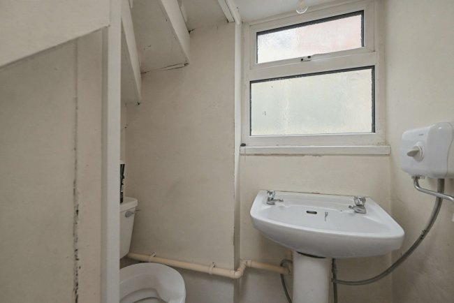 225 Fratton Road, Portsmouth PO1 5HA 2