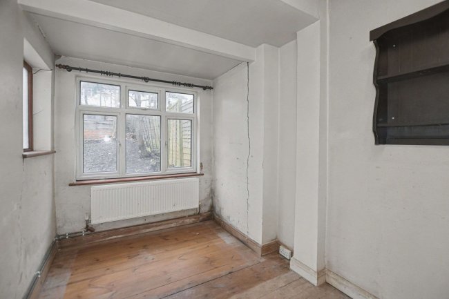 44 Dunkery Road, Eltham, London, SE9 4HZ 1
