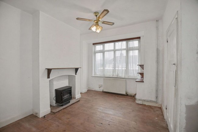 44 Dunkery Road, Eltham, London, SE9 4HZ 1