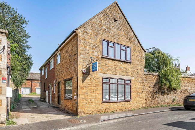 Wells Yard, Hudson Street Deddington, Banbury, Oxfordshire, OX15 0SW 2