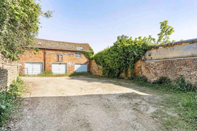 Wells Yard, Hudson Street Deddington, Banbury, Oxfordshire, OX15 0SW 2