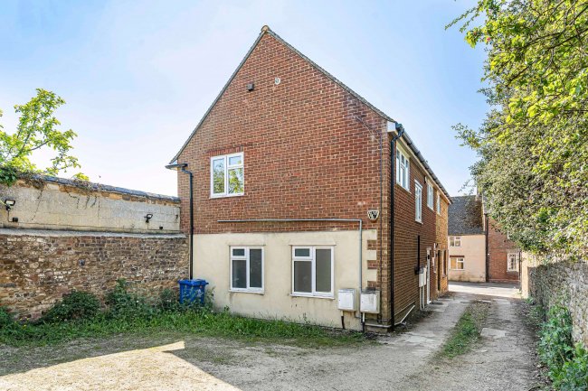 Wells Yard, Hudson Street Deddington, Banbury, Oxfordshire, OX15 0SW 2