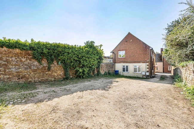 Wells Yard, Hudson Street Deddington, Banbury, Oxfordshire, OX15 0SW 2