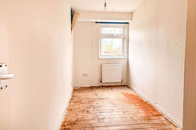 128 Pilgrims Way, Andover, SP10 5HS 2