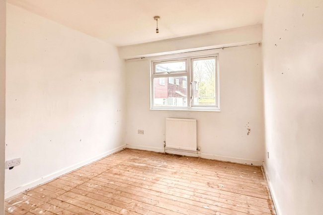 128 Pilgrims Way, Andover, SP10 5HS 2