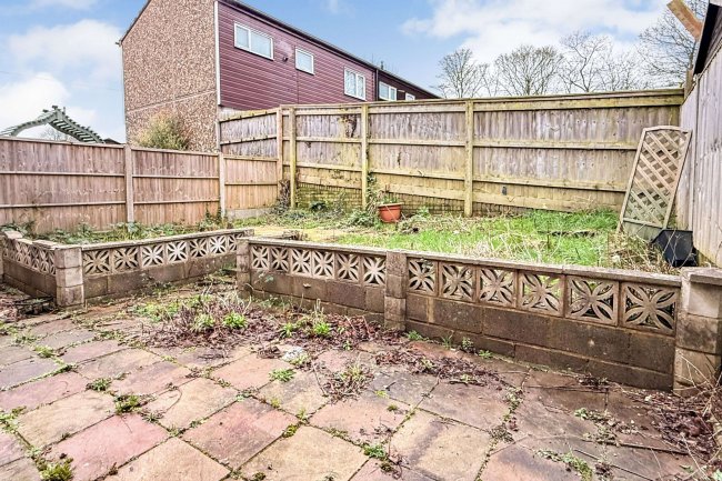 128 Pilgrims Way, Andover, SP10 5HS 2