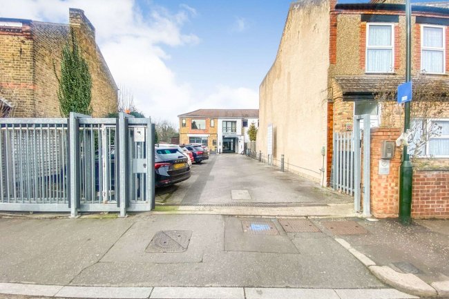 Crane Mews, Gould Road, Twickenham, London TW2 6RS 3