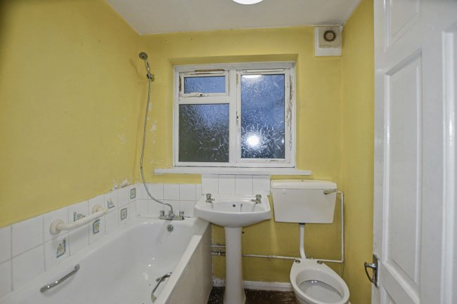 46 Maylands Drive, Sidcup, Kent, DA14 4RZ 6