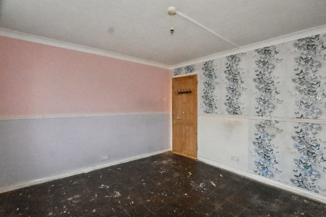 46 Maylands Drive, Sidcup, Kent, DA14 4RZ 6