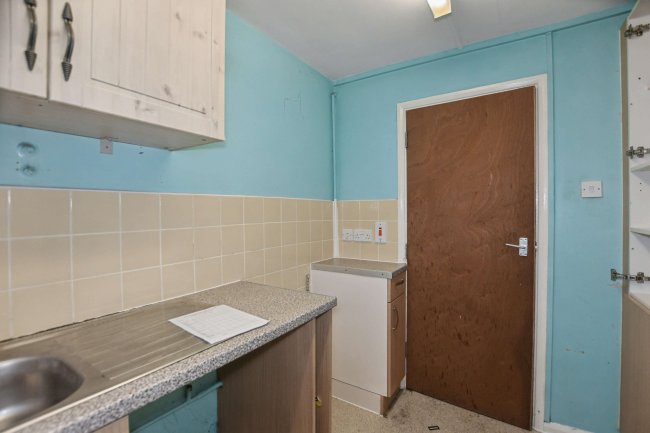 46 Maylands Drive, Sidcup, Kent, DA14 4RZ 6