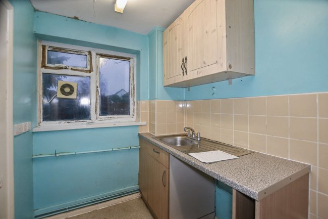 46 Maylands Drive, Sidcup, Kent, DA14 4RZ 6