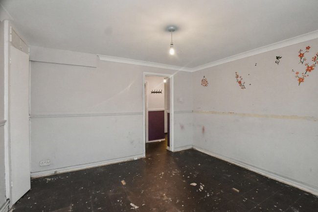 46 Maylands Drive, Sidcup, Kent, DA14 4RZ 6