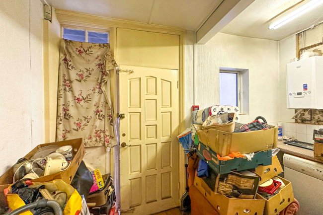 144 Station Road, Beeston, Nottingham, NG9 2AY 3