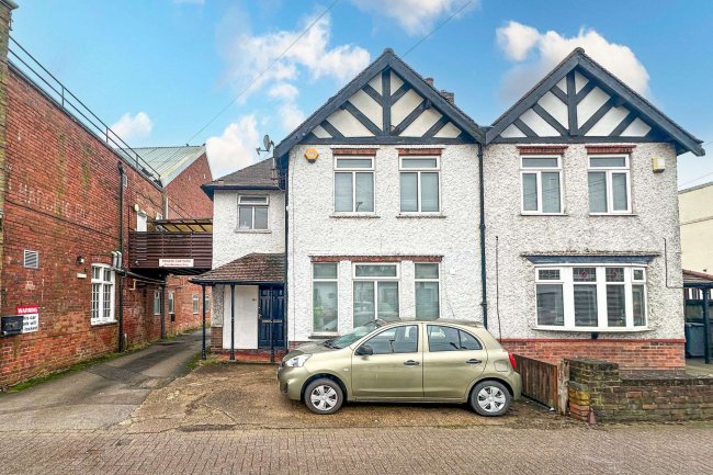 144 Station Road, Beeston, Nottingham, NG9 2AY 3
