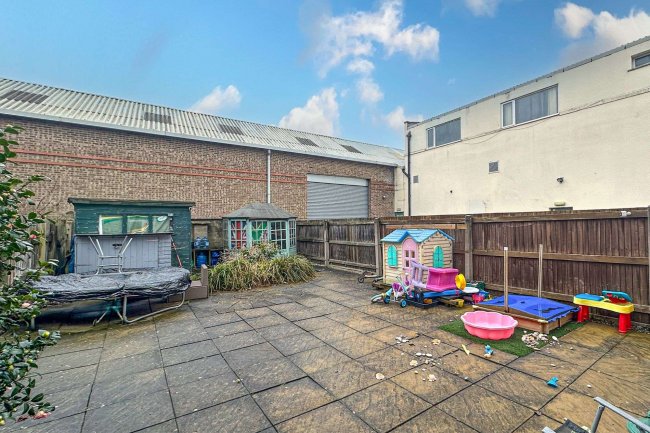 142 Station Road, Beeston, Nottingham, NG9 2AY 2